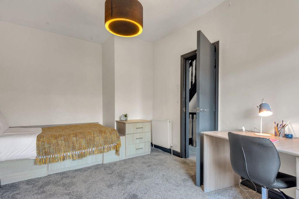 Additional image 7 of 7 bed shared accommodation to rentThe Village Street, Leeds LS4