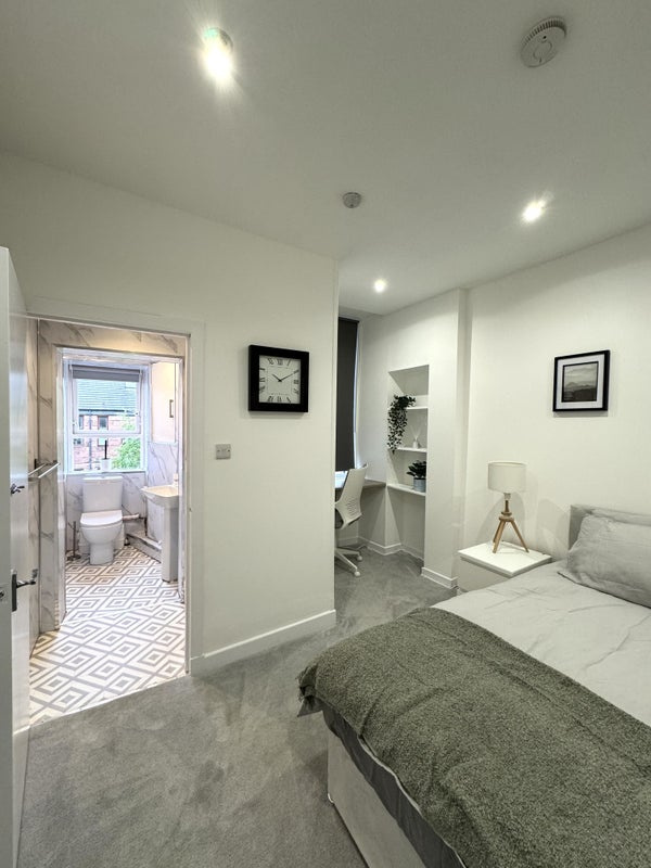 Studio Flat, Aberdour Street, G31, N1 7GU