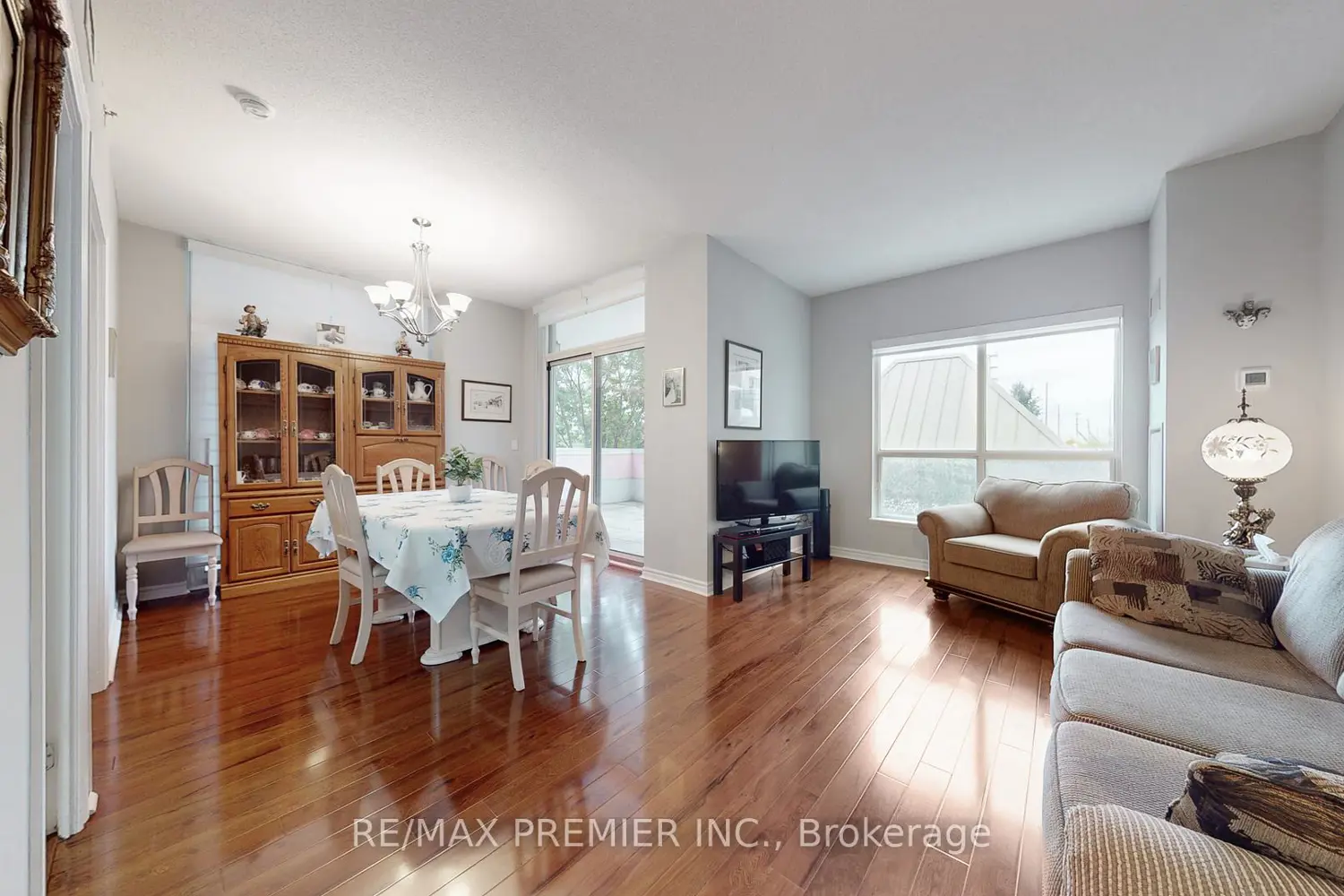 Additional image 2 of 810 Scollard Court 204