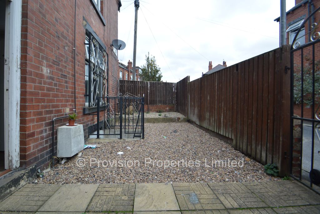 Additional image 13 of 10 bed terraced house to rentHeadingley Avenue, Leeds LS6