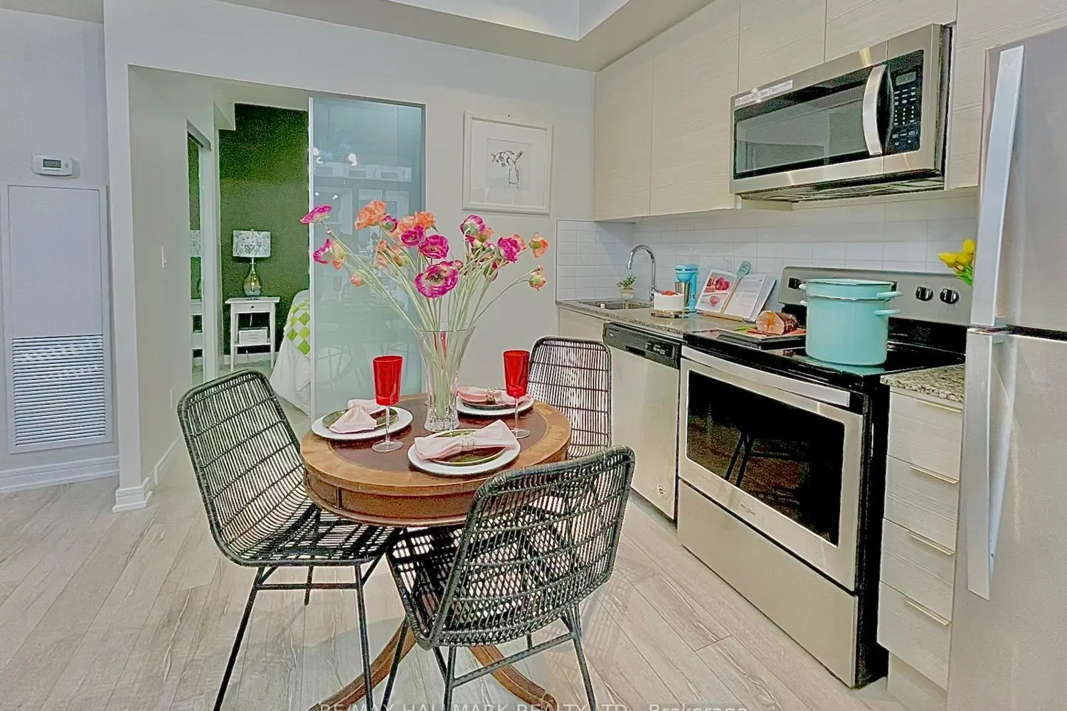 Additional image 2 of 621 Sheppard Avenue 619