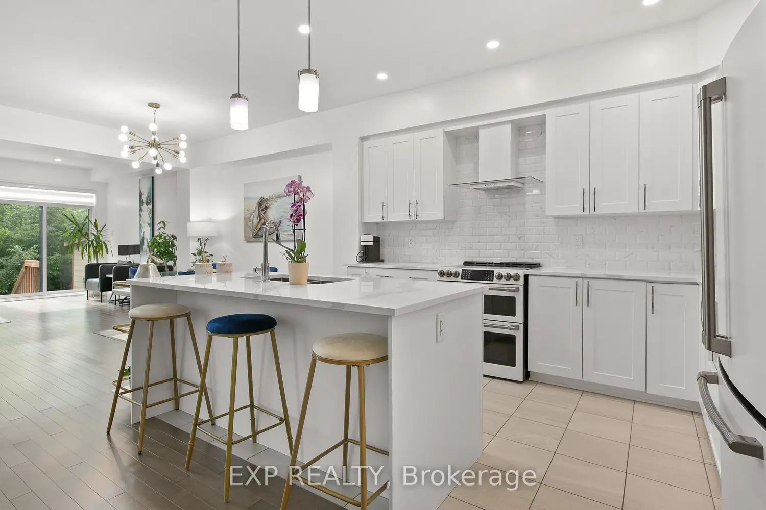 1010 Eider Street photo 2