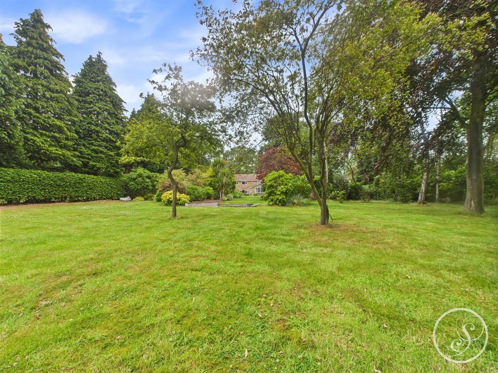 Additional image 34 of 4 bed detached house to rentLing Lane, Scarcroft, Leeds LS14