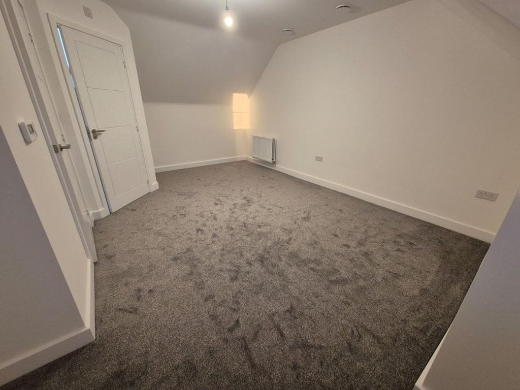 Additional image 6 of 4 bed semi-detached house to rentWeller Close, Collingtree Park, Northampton NN4