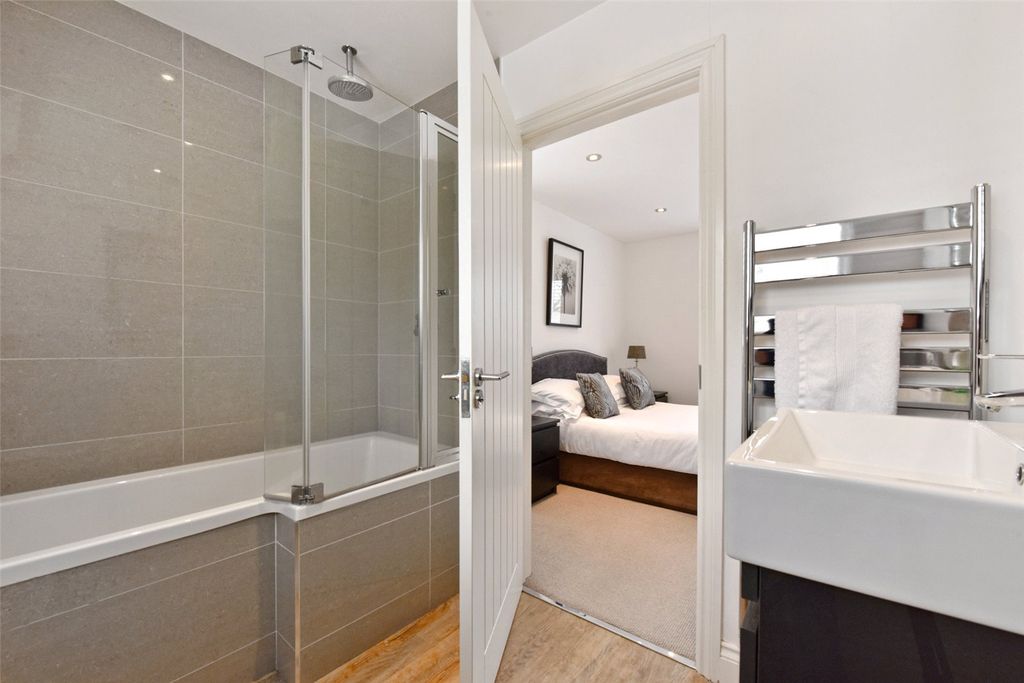 Additional image 12 of 4 bed detached house to rentBinfield Heath, Henley-On-Thames, Oxfordshire RG9