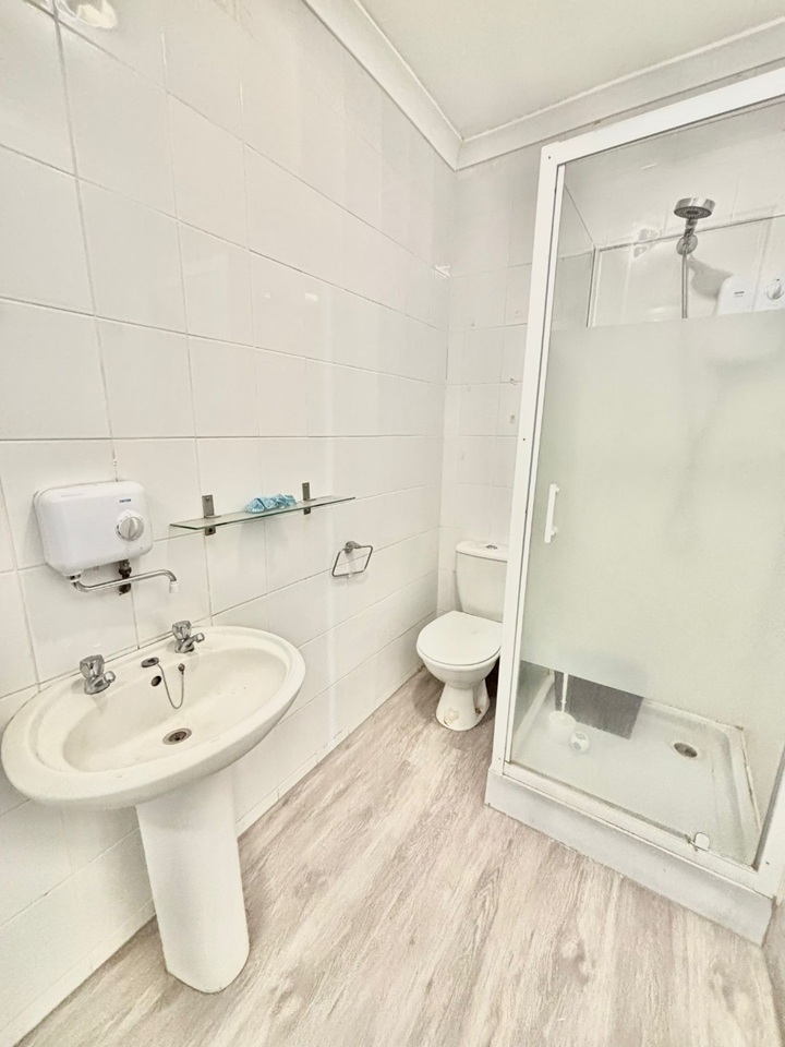 Additional image 2 of 1 Bed Flat, Oakfield Avenue, G12, N1 7GU