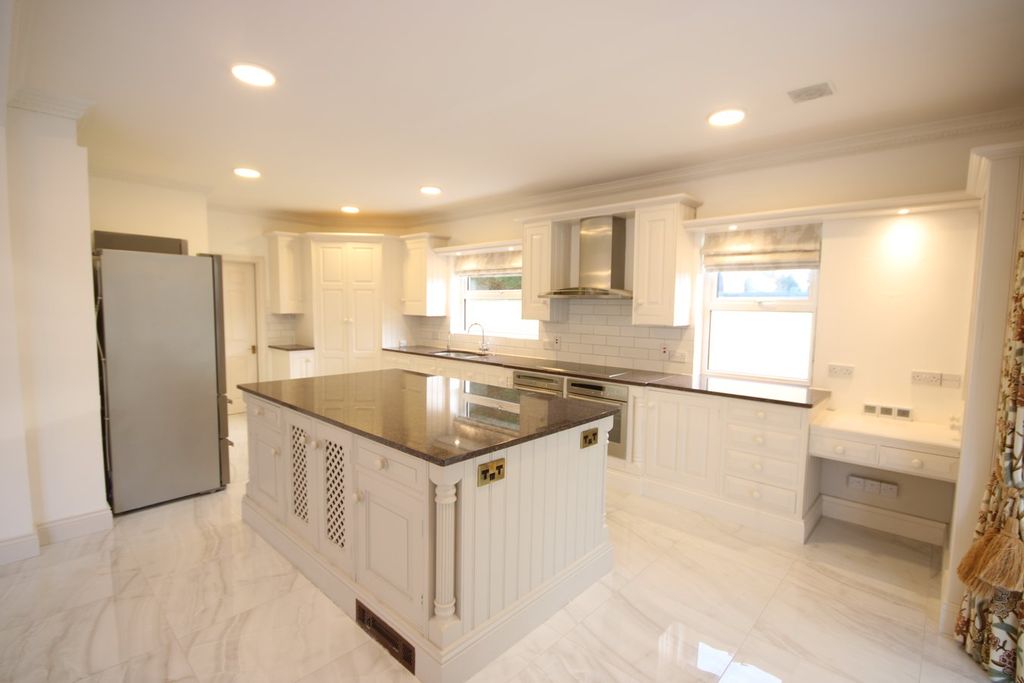 Additional image 5 of 5 bed detached house to rentLa Route Du Petit Clos, St Helier JE2