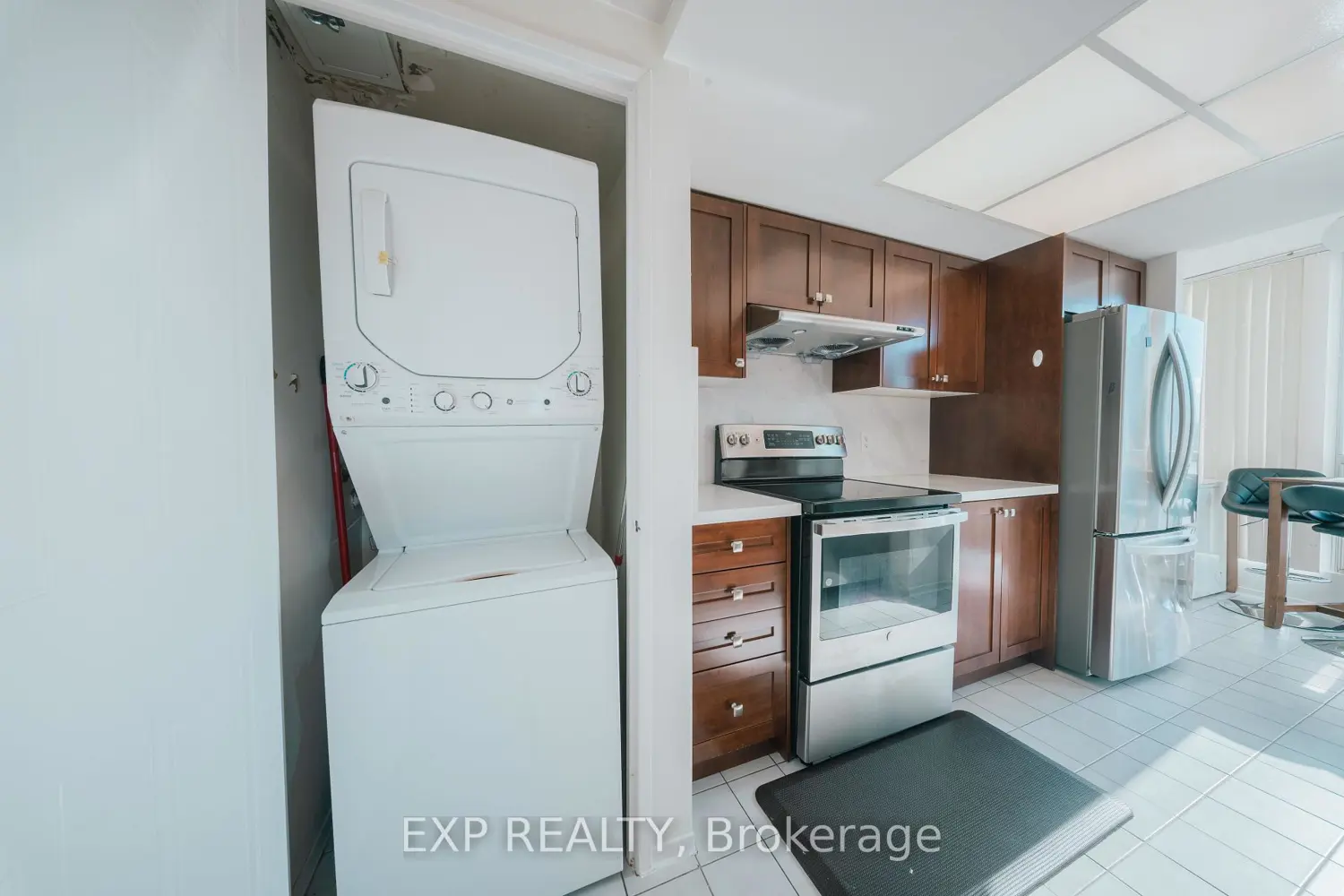 Additional image 5 of 2550 Lawrence Avenue 310