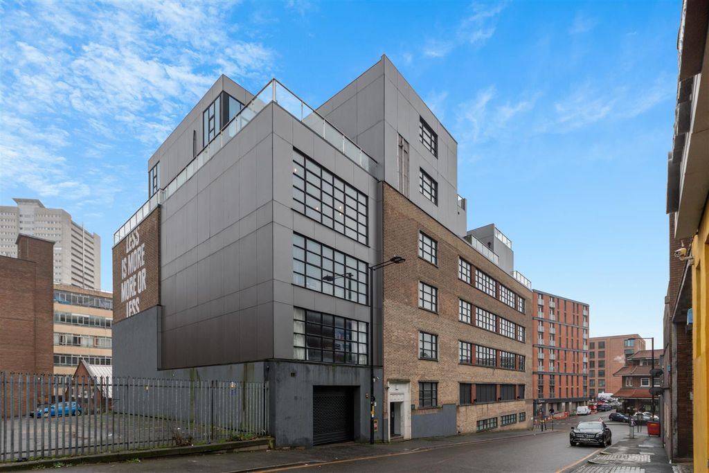 3 bed flat to rentMarshall Street, Birmingham B1