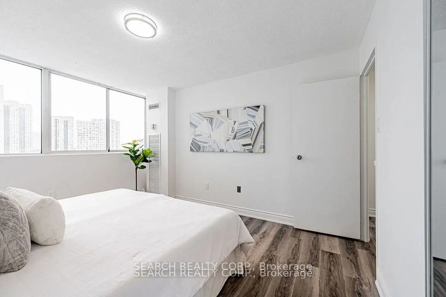 Additional image 13 of 3590 Kaneff Crescent 1108