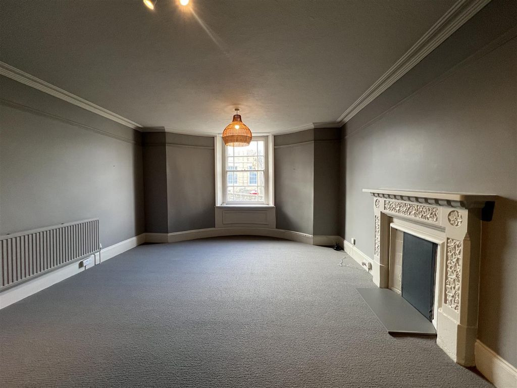 Additional image 2 of 2 bed flat to rentFlat 1 Pinehurst, 17 Bellevue Road, Clevedon BS21