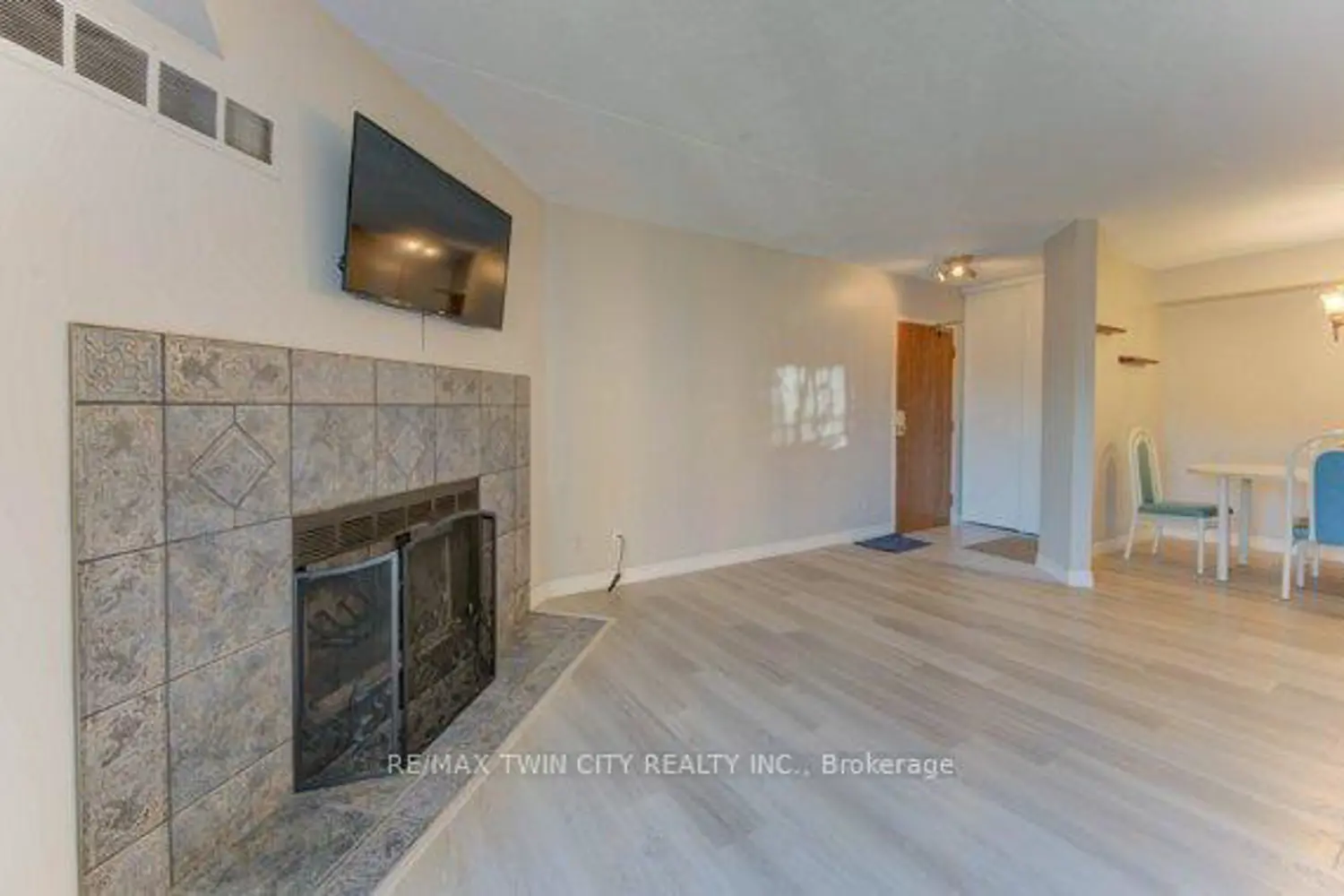 Additional image 2 of 3085 Kingsway Drive 27