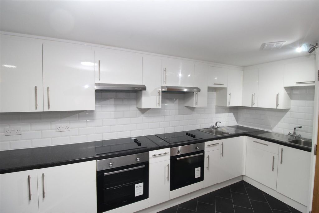6 bed flat to rentRhymney Terrace, Cathays, Cardiff CF24