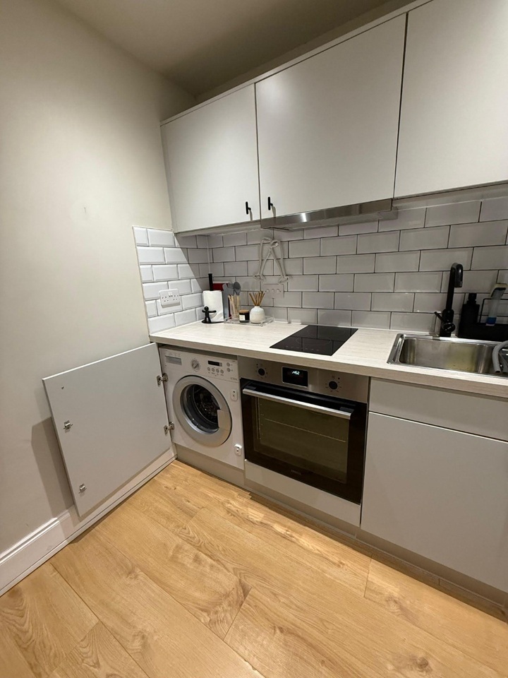 Additional image 3 of 1 Bed Flat, Waverley Park, EH8, N1 7GU
