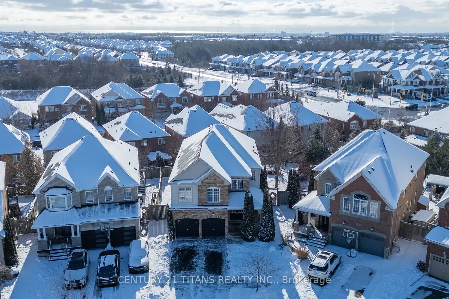1214 Harlstone Crescent photo 2