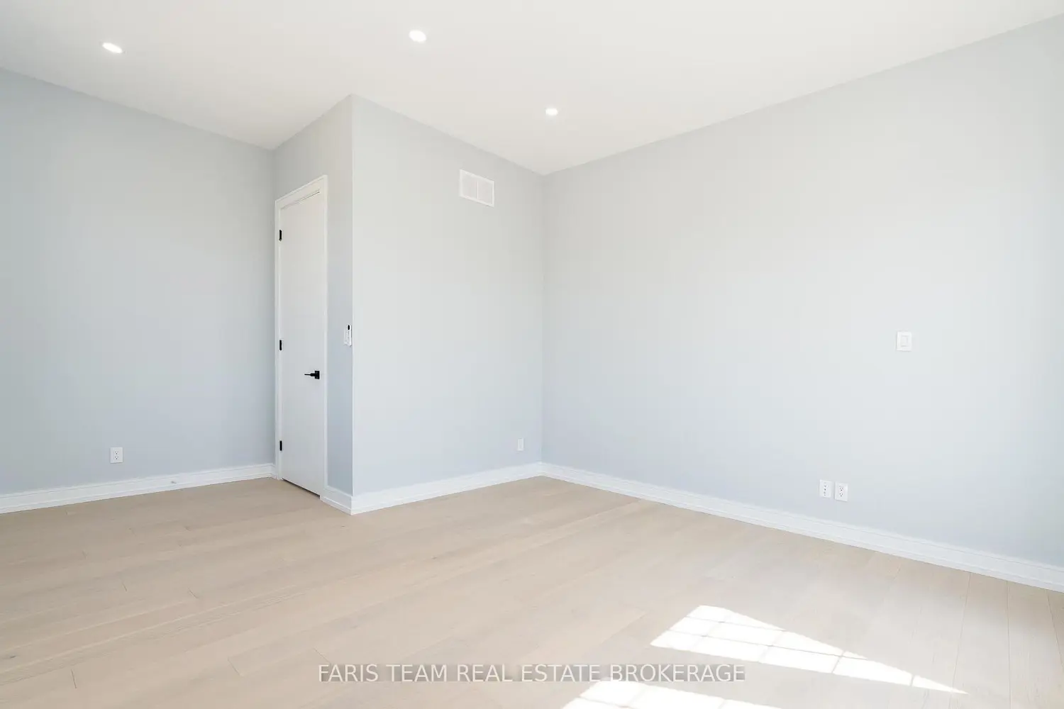 Additional image 8 of 409381 Grey Road 4