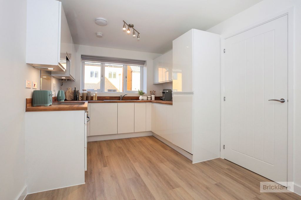 Additional image 2 of 3 bed semi-detached house to rentStonemason Way, Peterborough PE4