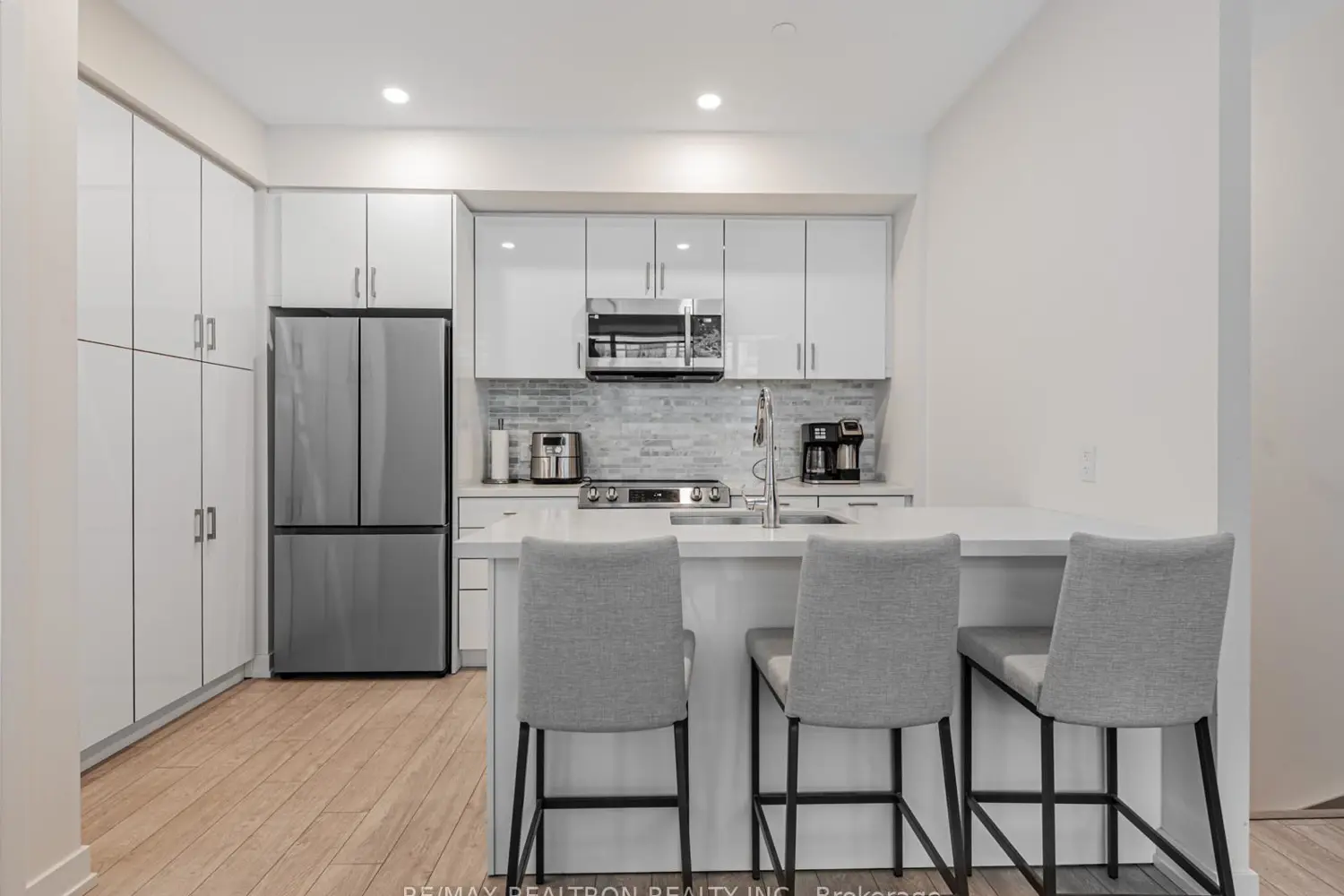 Additional image 3 of 415 Sea Ray Avenue G13