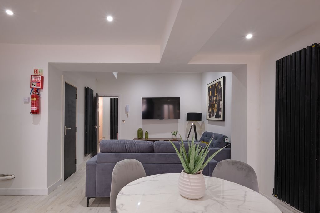 9 bed shared accommodation to rentGore Terrace, Swansea SA1 photo 3