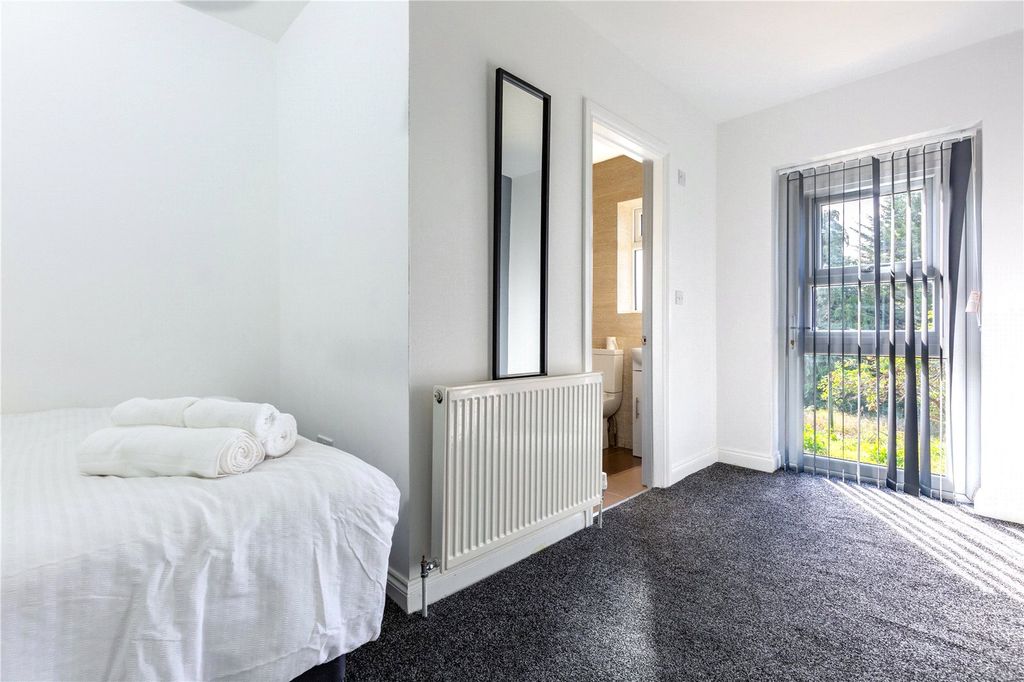 Additional image 11 of 6 bed semi-detached house to rentHelmdon Crescent, Northampton NN2
