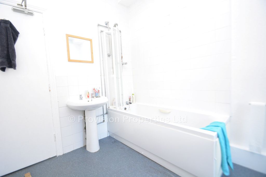 Additional image 8 of 8 bed terraced house to rentAsh Grove, Hyde Park, Leeds LS6