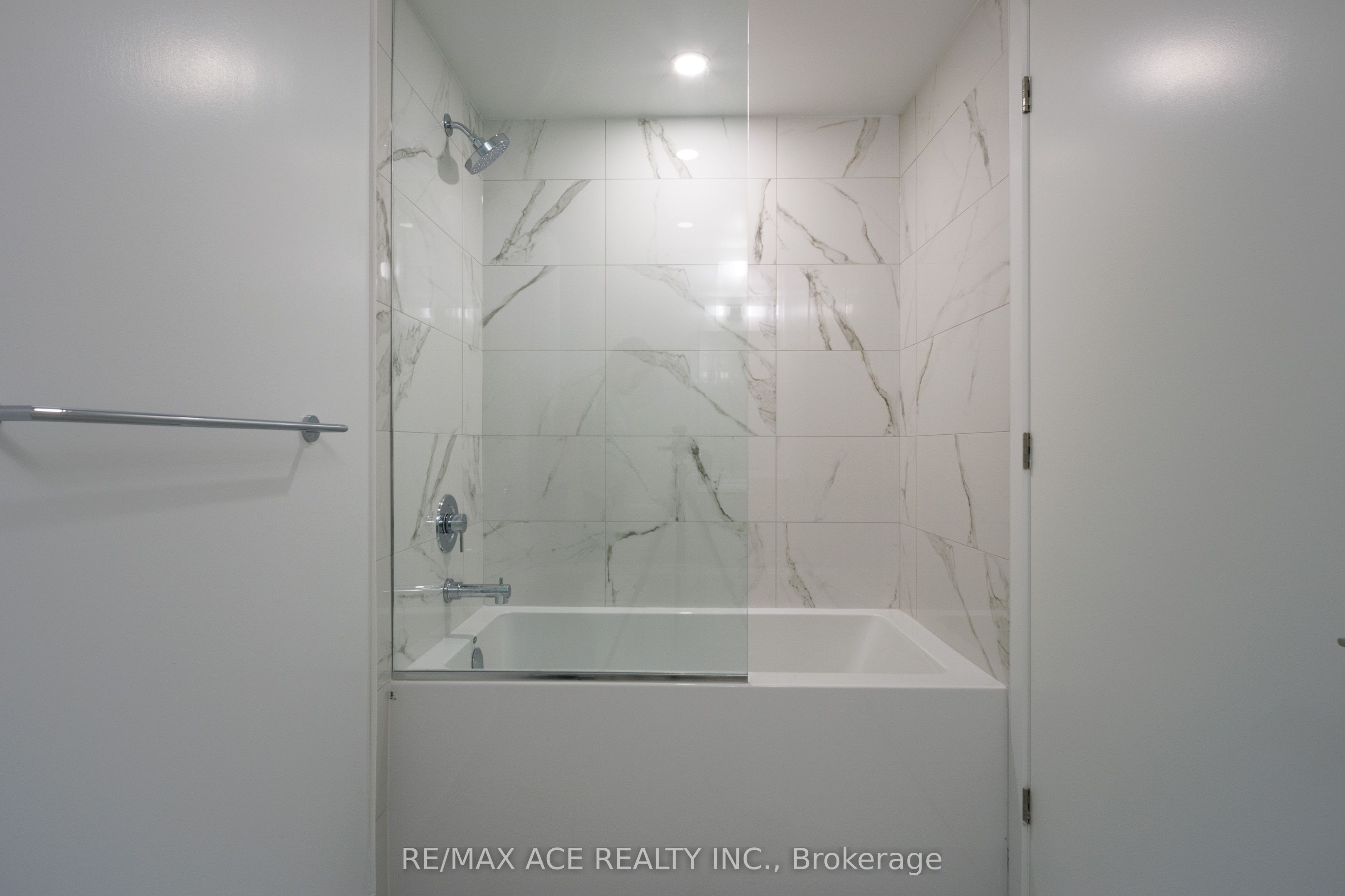 Additional image 4 of 815-180 Front Street E, Toronto, ON, M5A 0A9