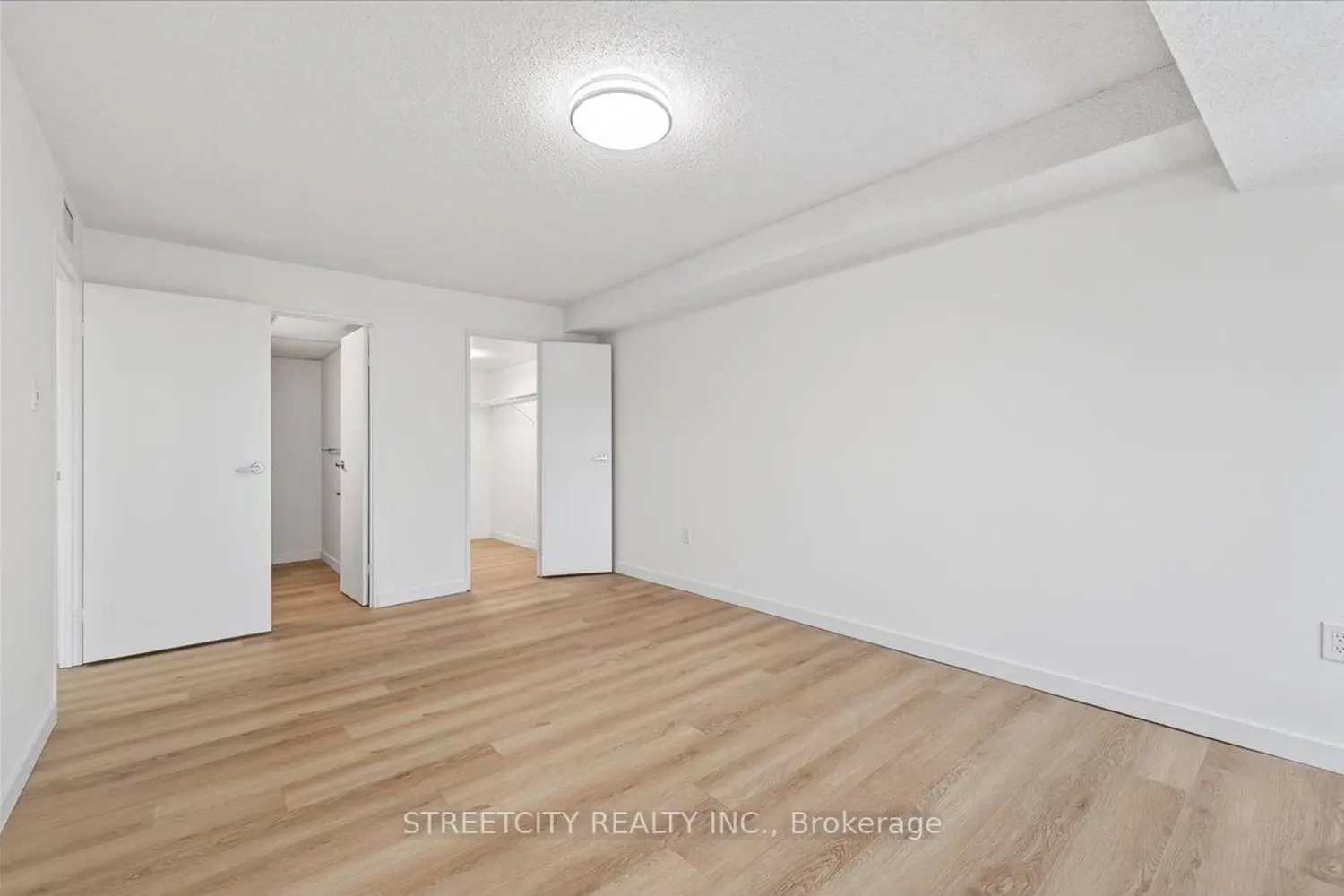 521 Riverside Drive 301 photo 3