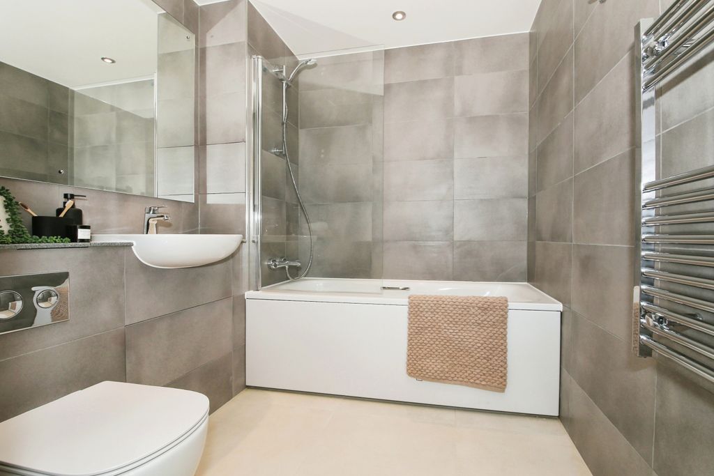 Additional image 5 of 3 bed town house to rentLaxton Court, Peterborough PE1