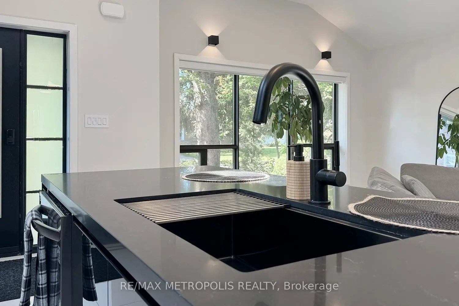 Additional image 3 of 640 Lansdowne Drive