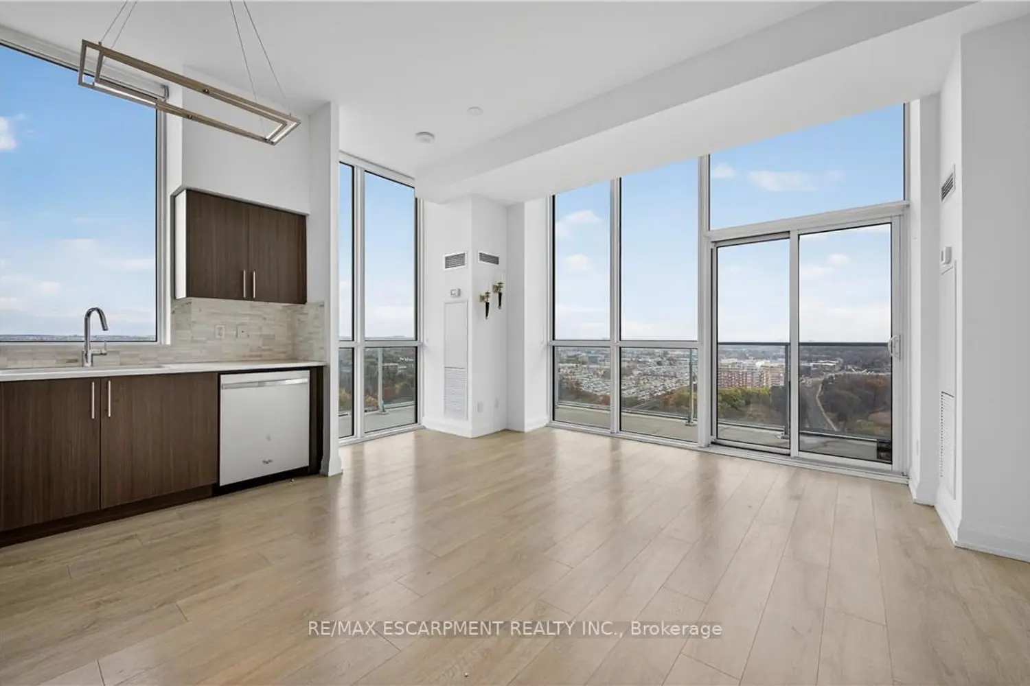 Additional image 9 of 65 Speers Road Ph03