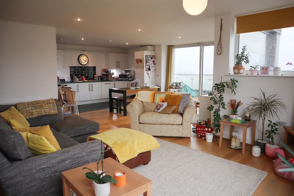 Additional image 4 of 2 bed flat to rentNewfoundland Way, Portishead, Bristol BS20