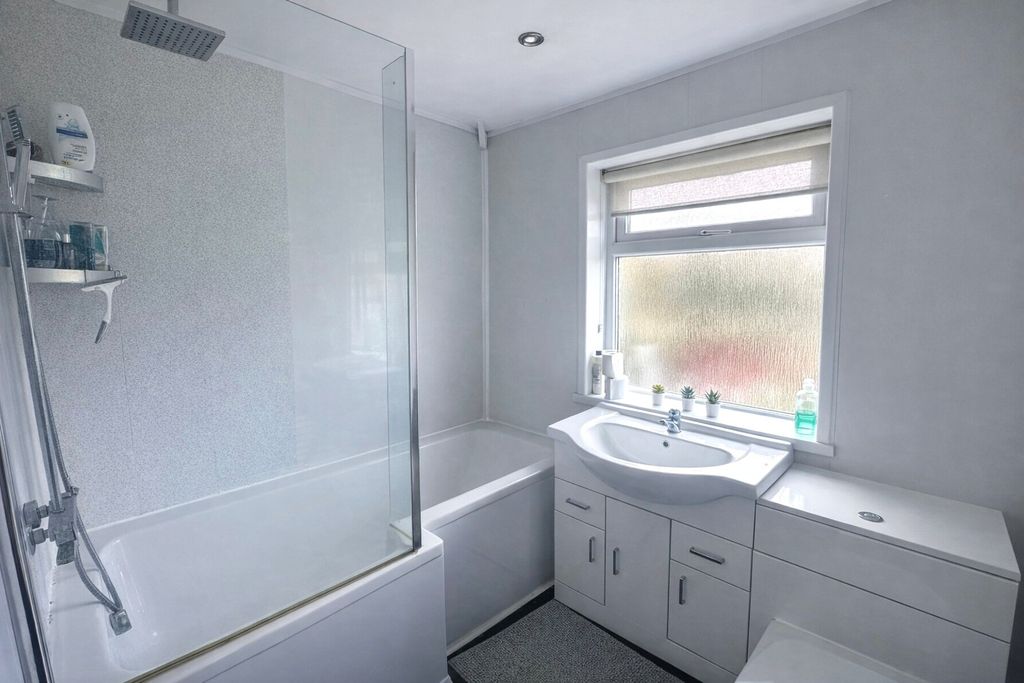 Additional image 7 of 3 bed property to rentGaer Park Drive, Newport NP20