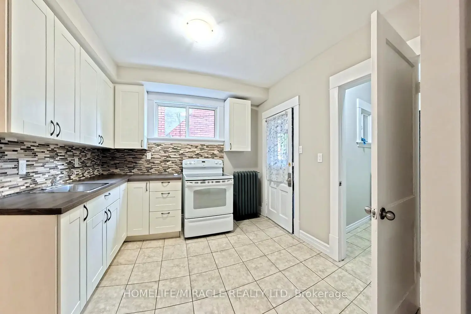 Additional image 4 of 25 Spadina Avenue