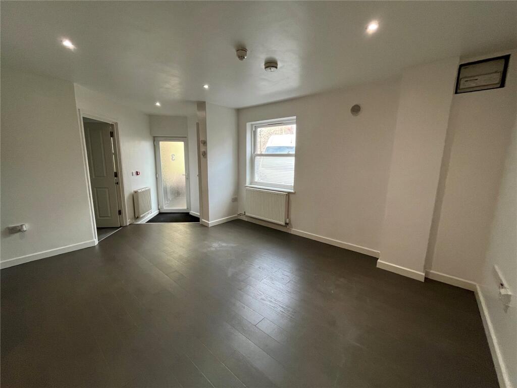 Additional image 12 of Two-Bedroom Apartment in the Heart of Shepton Mallet