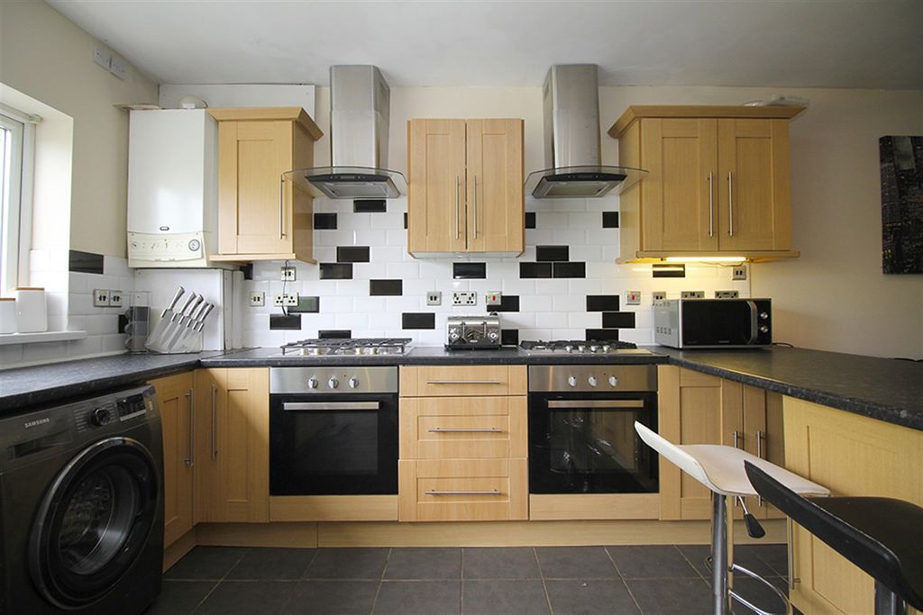 Additional image 3 of 9 bed town house to rentKnightthorpe Road, Loughborough LE11