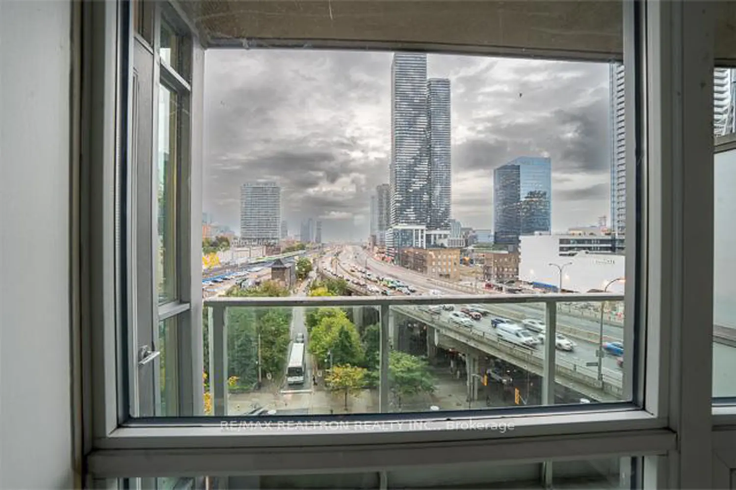 Additional image 13 of 18 Yonge Street 808