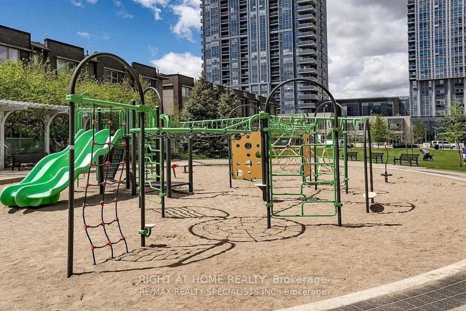 Additional image 3 of 151 Village Green Square 609