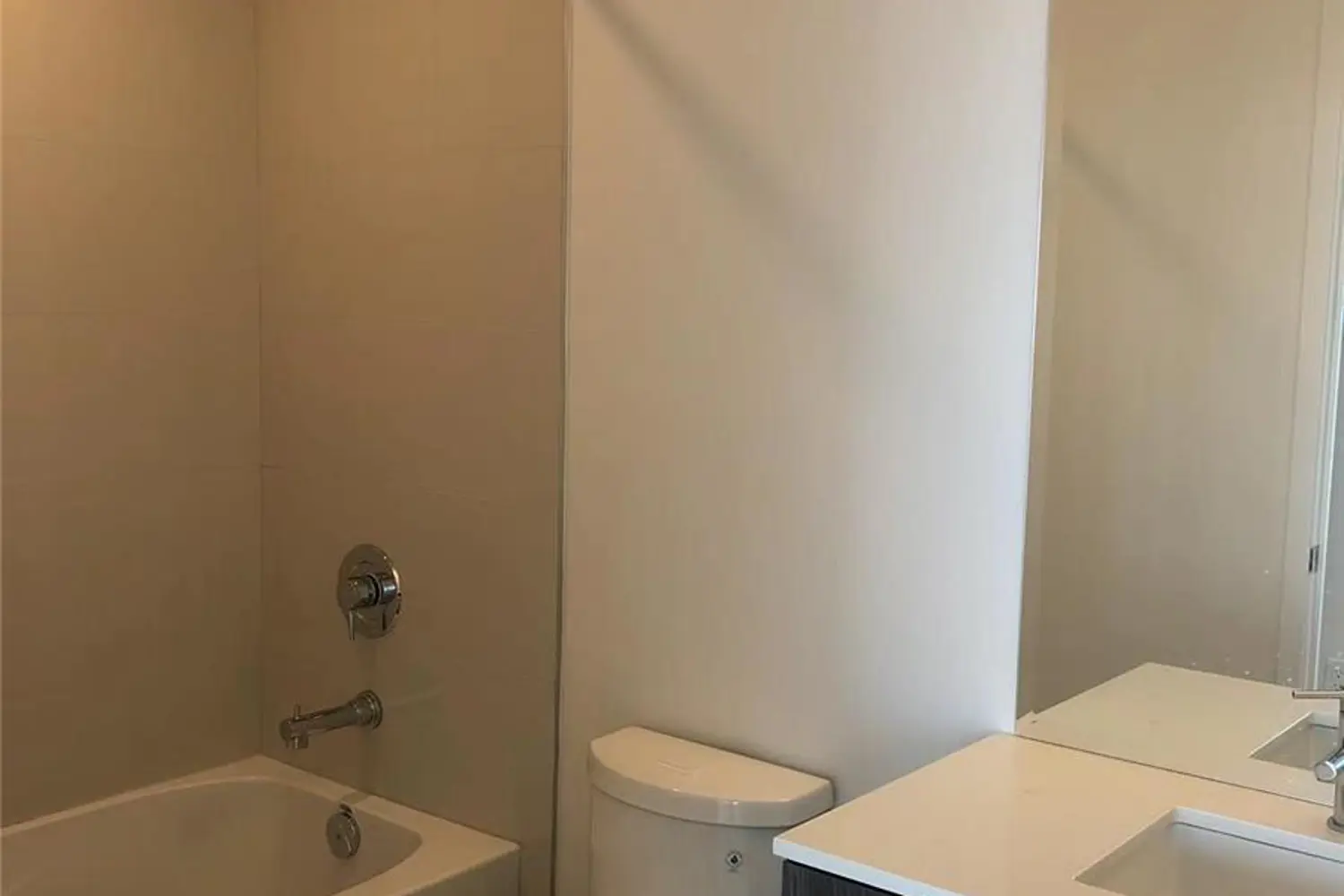 Additional image 3 of 15 Queens Quay 1810