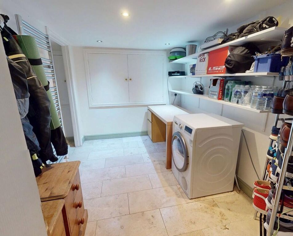 Additional image 20 of 5 bed property to rentWest End Avenue, Harrogate HG2