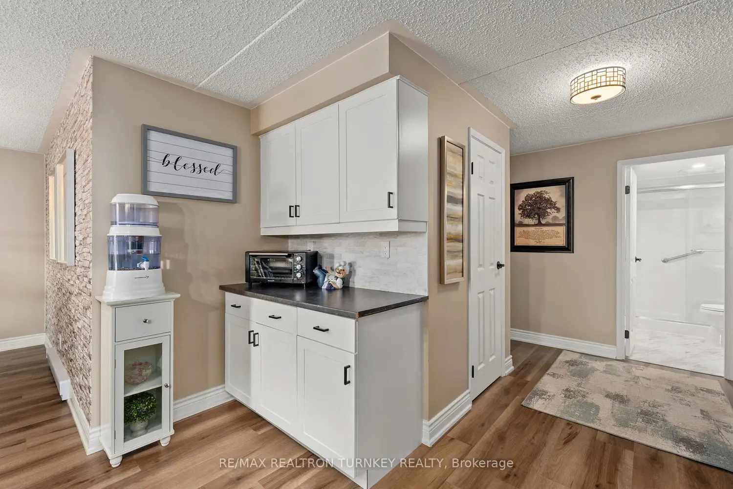 Additional image 6 of 74 The Queensway 102