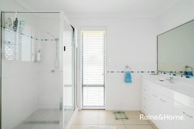 Additional image 11 of 28 Harrison Circuit, Urangan QLD 4655