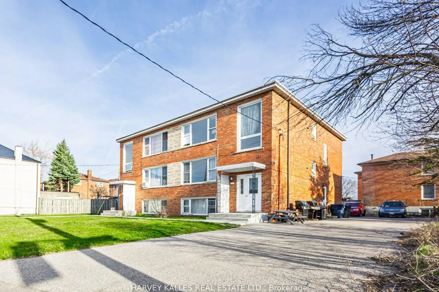 561-563 Danforth Road photo 3