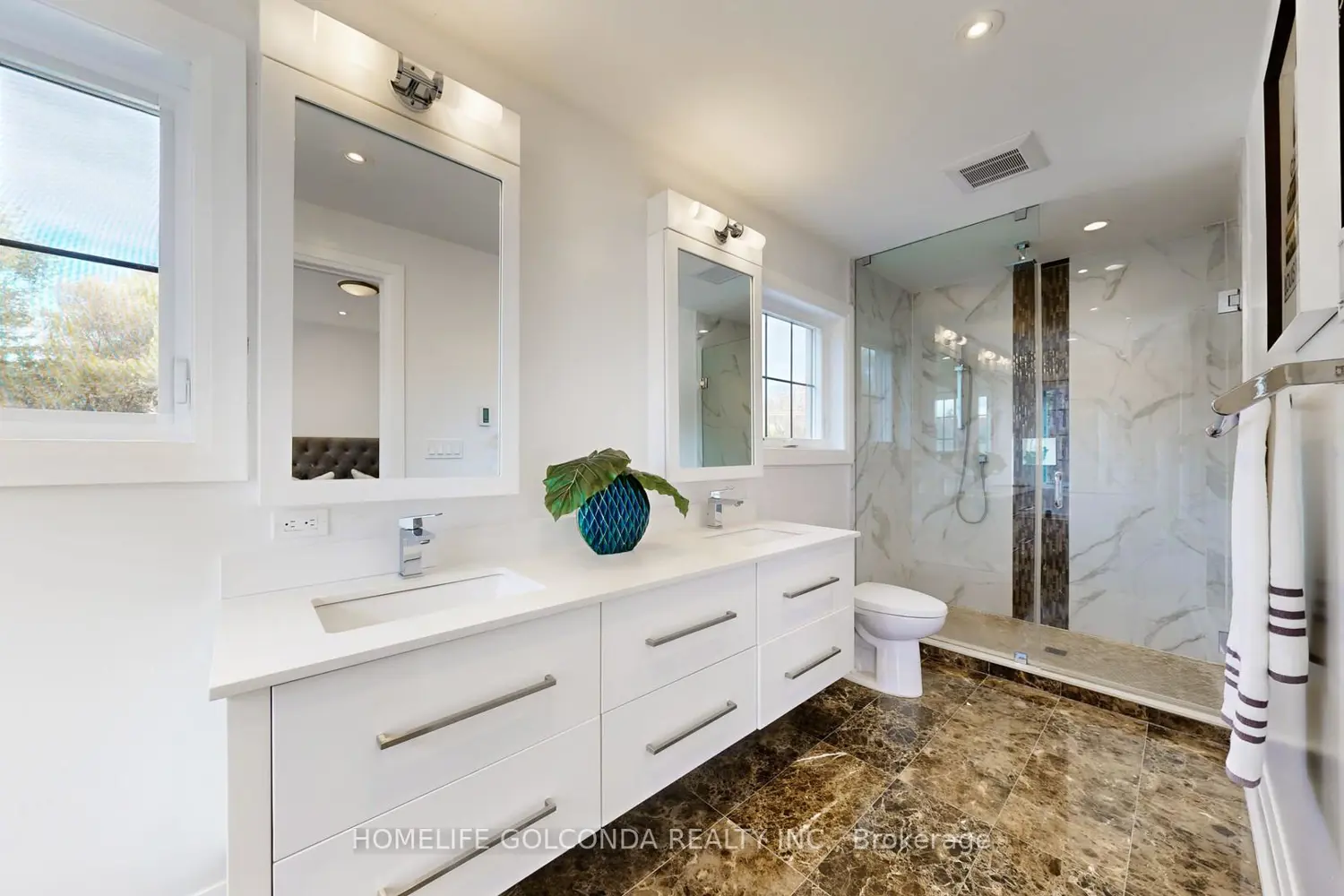 Additional image 11 of 2466B Bayview Avenue