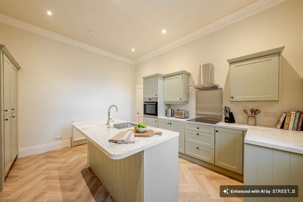 Additional image 2 of 4 bed flat to rentSt. Marys Avenue, Harrogate HG2