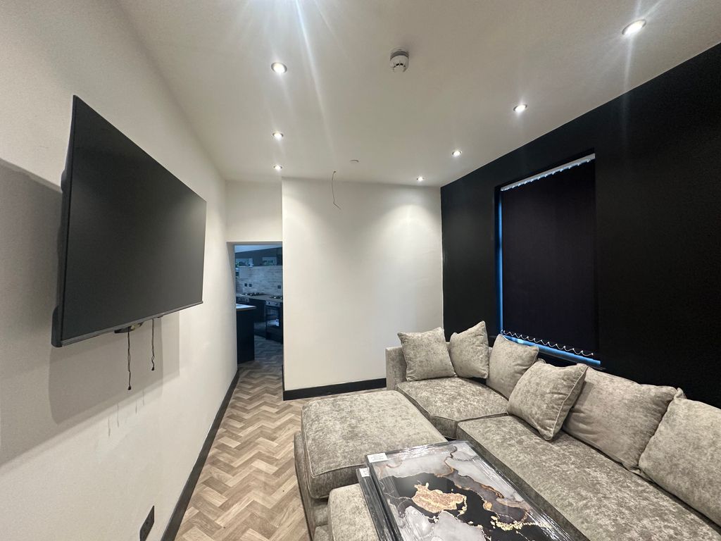 Additional image 2 of 7 bed terraced house to rentThe Grove, Swansea SA2