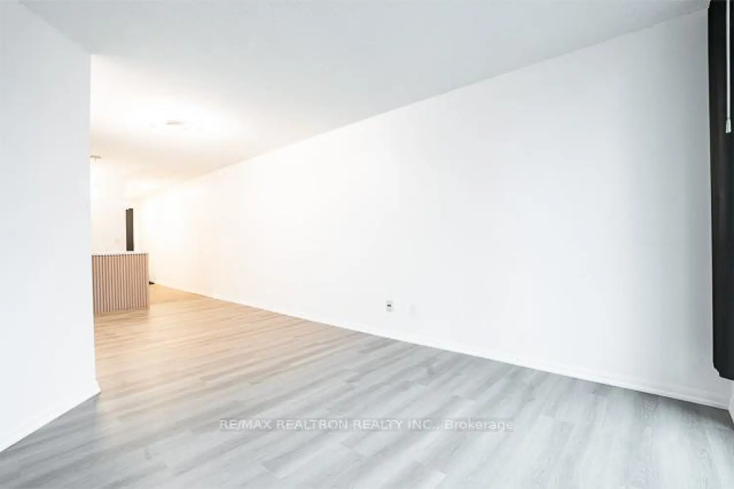 Additional image 7 of 18 Yonge Street 808