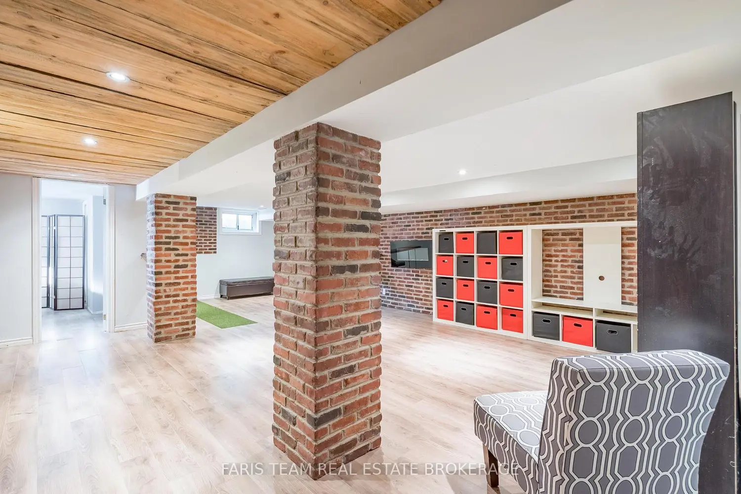 Additional image 10 of 1074 Lafontaine Road