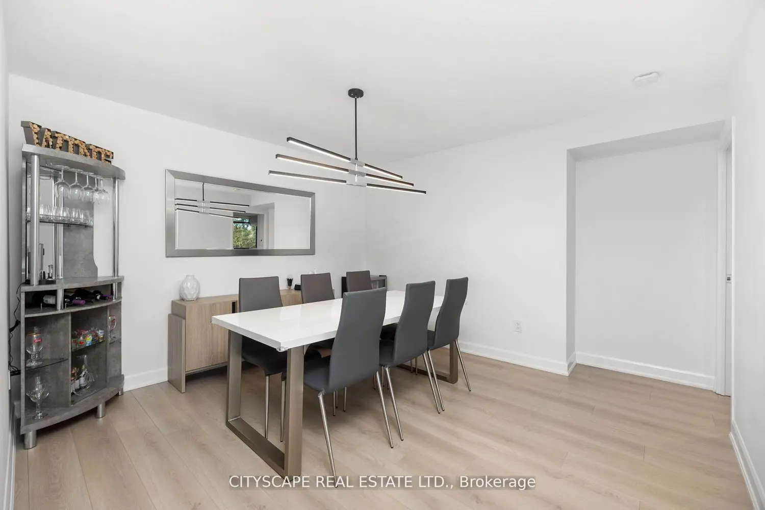 Additional image 7 of 7460 Bathurst Street 209