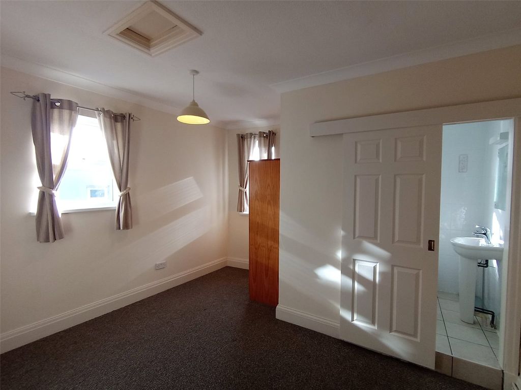 Additional image 6 of 2 bed flat to rentFlat 1, Brick House Apartments, High Street, Tenby, Pembrokeshire SA70