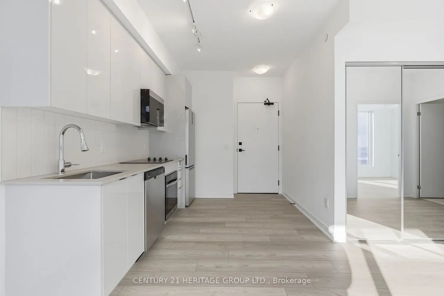 10 Abeja Street 2019 photo 5